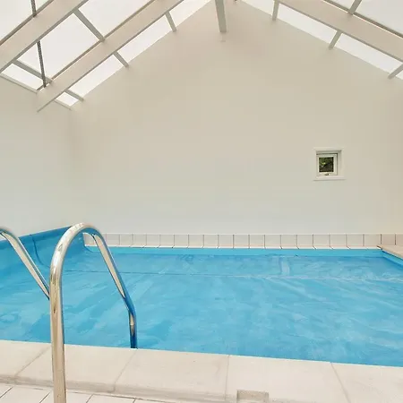 Hébergement de vacances Four-bedroom Holiday In *