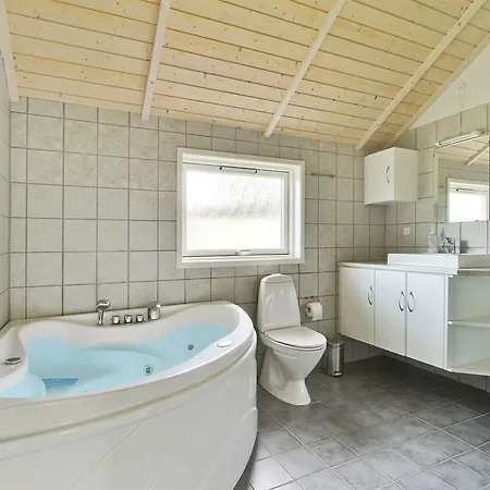 Four-bedroom Holiday In * Hals